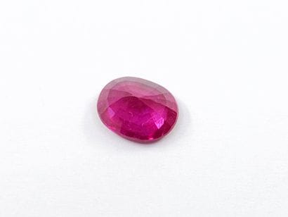 RUBIS pinkish red , ovale , Mozambique ,...