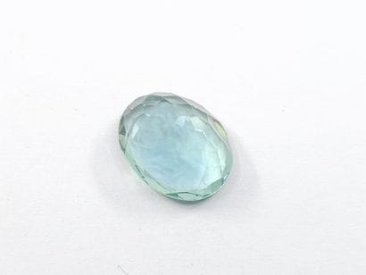 FLUORITE verte VS de forme ovale, 	Afrique,...