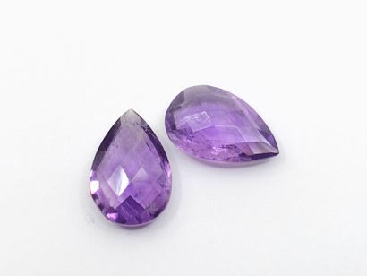 AMETHYSTE purple Nbr 2 , pear , Madagascar...