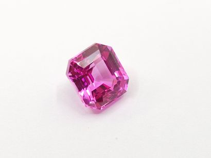 SAPHIR VERNEUIL pink , emerald , Ceylon ,...