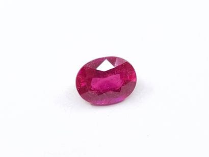 RUBIS pinkish red , ovale , Mozambique ,...