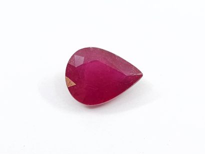 RUBY Pinkish red, pear, africa, 6,90 carats...