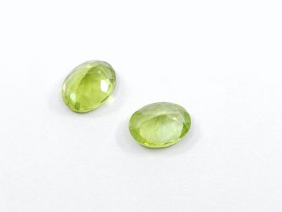 PERIDOT Green Nbr 2, oval, pakistan, 2,66...