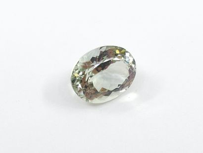 AMETHYSTE green VS , oval , Africa , 6,64...