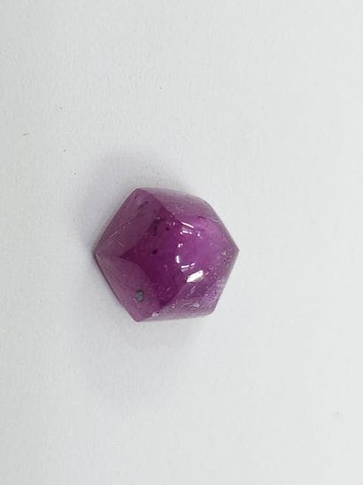 Ruby purplish red, hexagonal cabochon, guinea,...