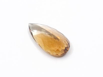 TOPAZE yellow VVS , pear , Brazil , 18.22...
