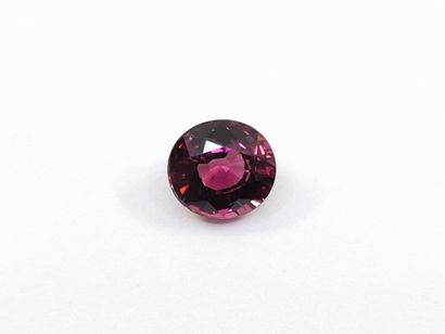 GRENAT pinkish purple rhodolite VS , ovale...