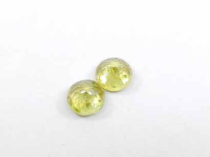 SPHENE yellowish green Nbr 2 , rond , Madagascar...
