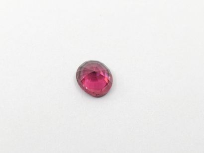 GRENAT purplish pink rhodolite VVS , oval...