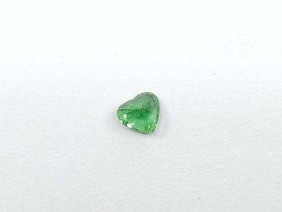GRENAT tsavorite green en forme de cœur,...