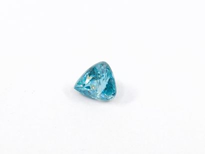 ZIRCON gentle heat blue , poire , Cambodge...