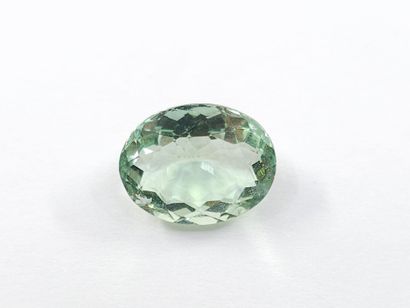 FLUORITE verte VS de forme ovale, 	Afrique,...