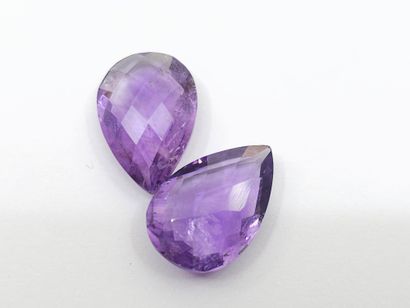 AMETHYSTE purple Nbr 2 , pear , Madagascar...