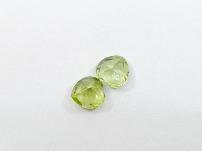 PERIDOT Nbr 2 , coeur , Pakistan , 1,15 carats...