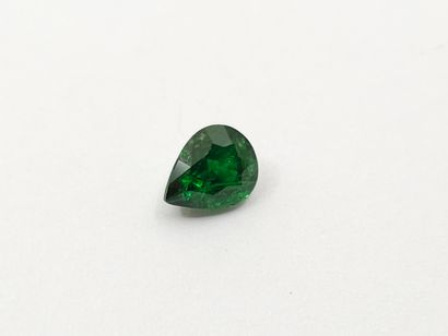 GRENAT tsavorite forest green , pear , Tanzania...
