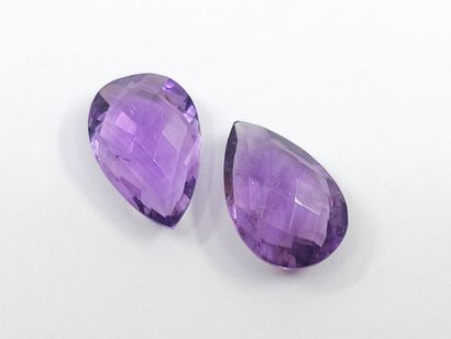 AMETHYSTE purple Nbr 2 , pear , Madagascar...
