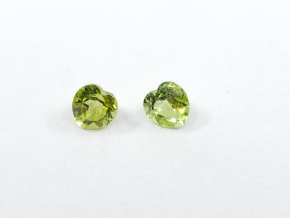 PERIDOT Nbr 2 , coeur , Pakistan , 1,15 carats...