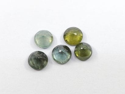 SAPHIR Bluish Green, round, 2,55 carats Dim:...