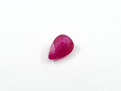 RUBIS pinkish red , poire , Mozambique ,...