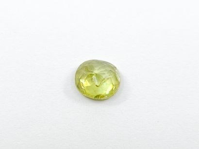SPHENE yellowish green , coussin , Madagascar...