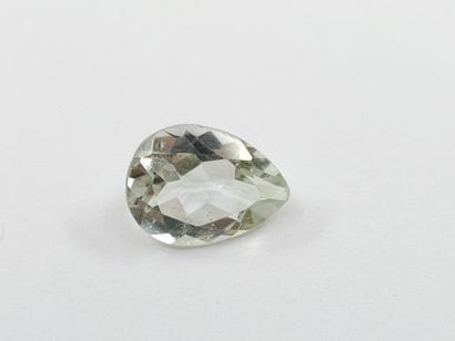 AMETHYSTE green , pear , Africa , 6,57 carats...
