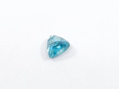 ZIRCON gentle heat blue , poire , Cambodge...