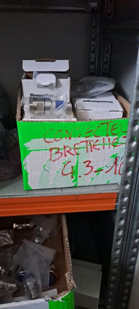 Stock d'éléments réseau, fibre, téléphonie,...