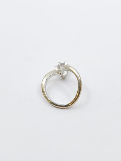 BAGUE en or gris 750° ornée d'un oxyde de...