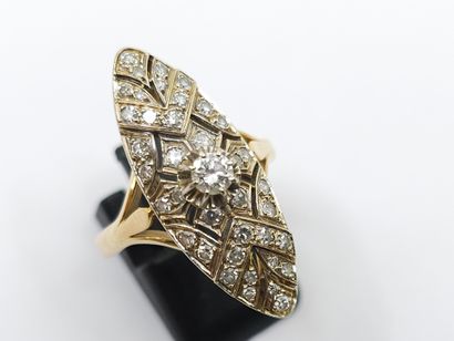 BAGUE marquise en or deux tons 750° ornée...