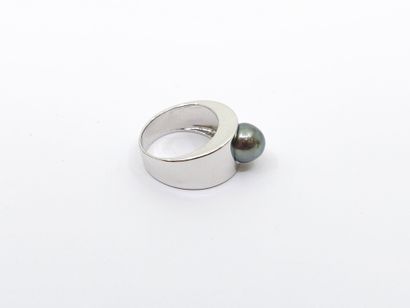 MATY
925° silver ring set with a grey pearl
Gross...