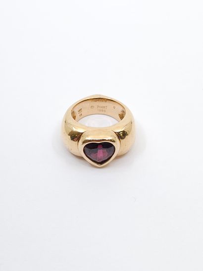 PIAGET
Bague cœur en or jaune 750° ornée...