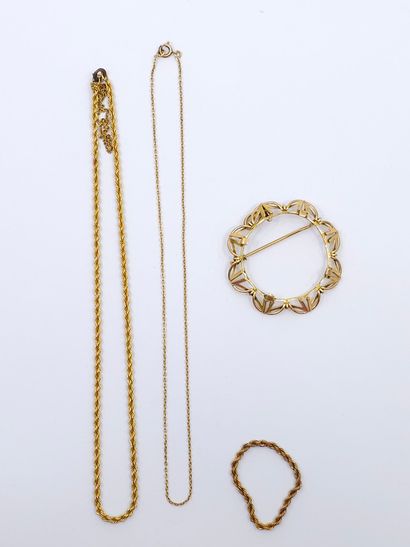 LOT of 750° gold including :
Two chains
A...