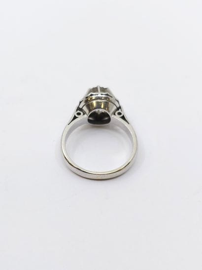 BAGUE en or gris 750° ornée d'un diamant...