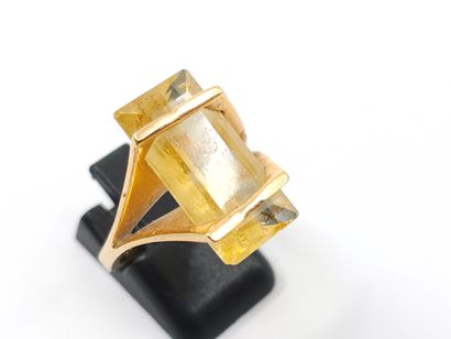 BAGUE en or jaune 750° ornée d'une citrine...