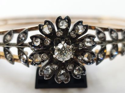 French WORK Late 19th century 
Openwork gold...