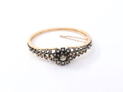 French WORK Late 19th century 
Openwork gold...
