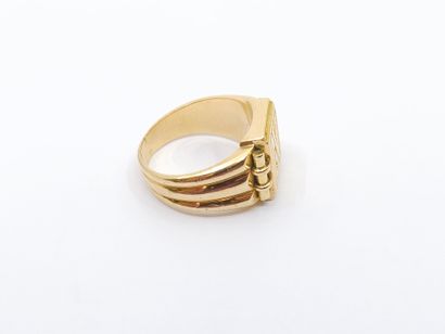 Yellow gold signet ring 750° monogrammed...
