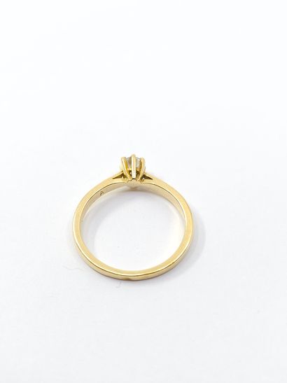 BAGUE SOLITAIRE en or jaune 750° ornée d'un...