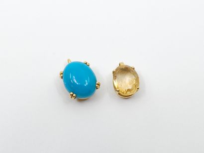 DEUX pendentifs en or jaune 750° :
Pendentif...