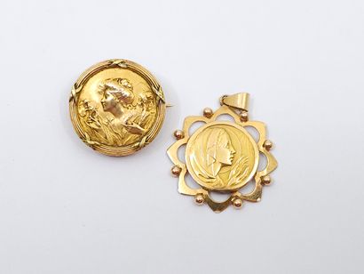 LOT including : 
Brooch in two-tone 750°...