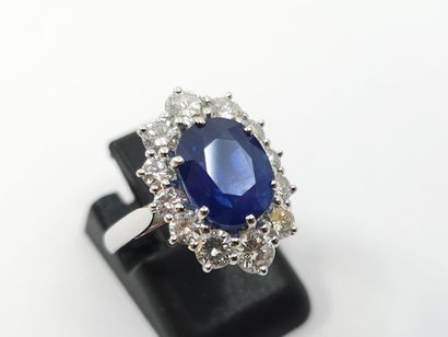 Daisy ring in 750° white gold set with a...