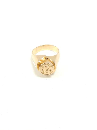 CHEVALIERE in 750° yellow gold, engraved...