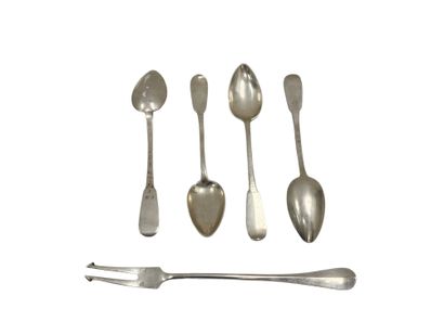QUATRE CUILLERES A COCKTAIL en argent :
