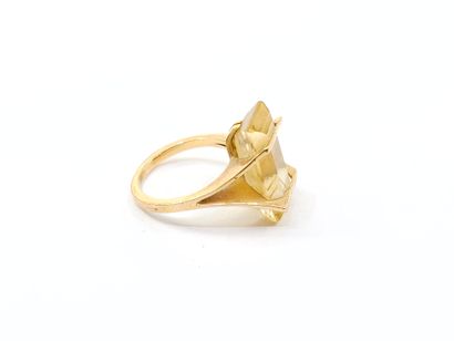 BAGUE en or jaune 750° ornée d'une citrine...