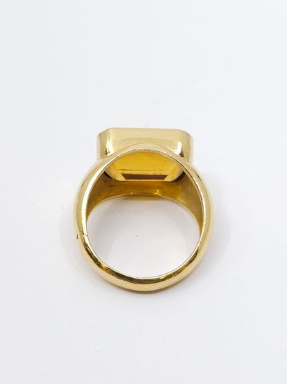 RING in yellow gold 750° set with a large...