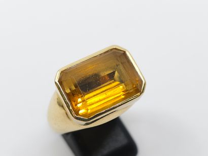 RING in yellow gold 750° set with a large...