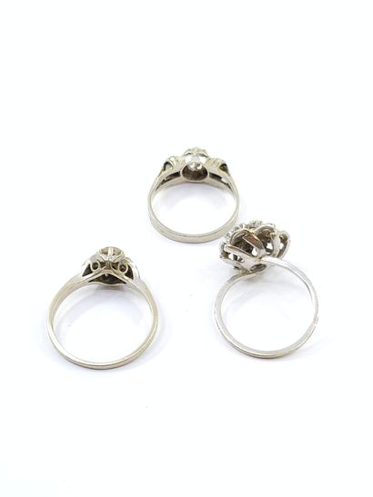 LOT of three 750° white gold rings set with...