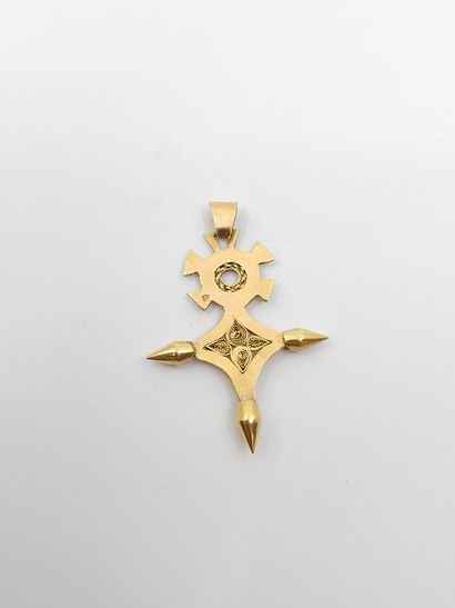 CROIX en or jaune 750° 
Poids : 4,81 g