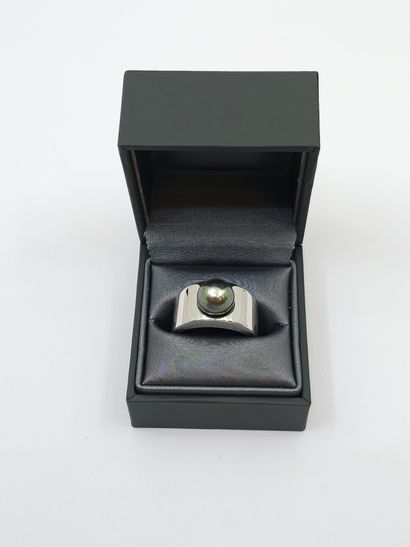 MATY
925° silver ring set with a grey pearl
Gross...