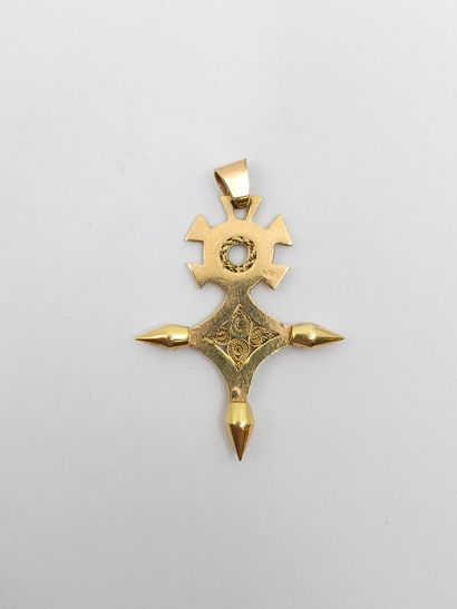 CROIX en or jaune 750° 
Poids : 4,81 g